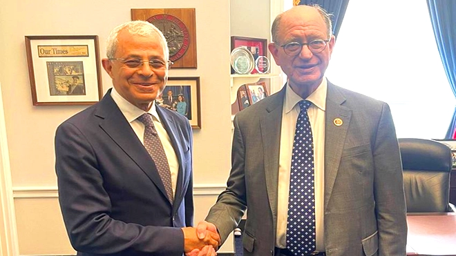 نائب وزير الخارجية يلتقي عضو الكونغرس براد شيرمان ويثمّن مواقفه الداعمة لليمن